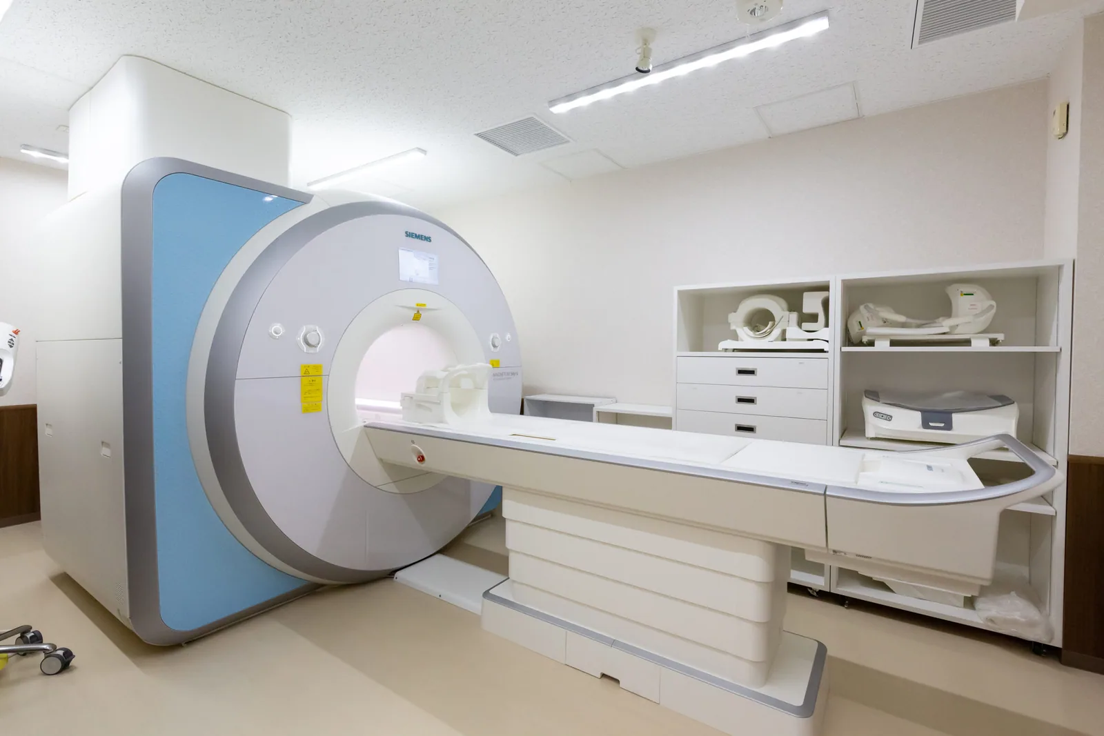MRI装置が置かれた当院の検査室